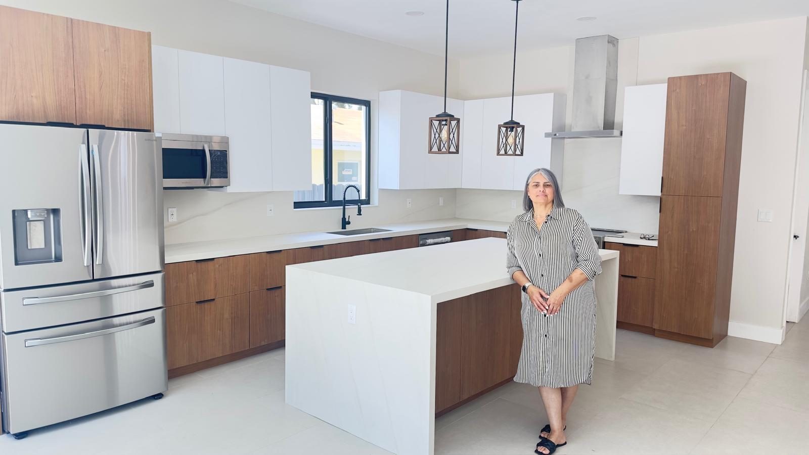 Cocina con isla despejada